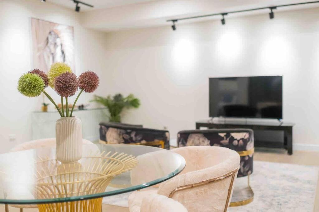 Luxury 3 Bedroom In Ryde Apartment Sydney