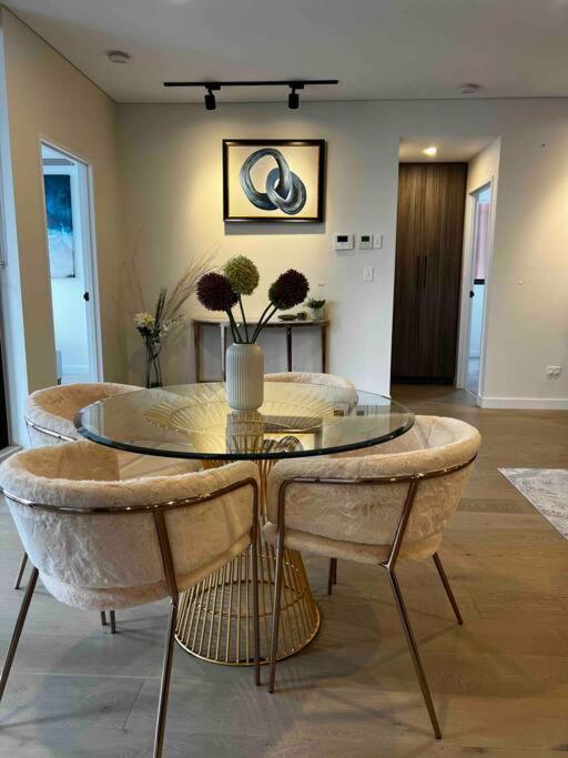 Luxury 3 Bedroom In Ryde Apartment Sydney